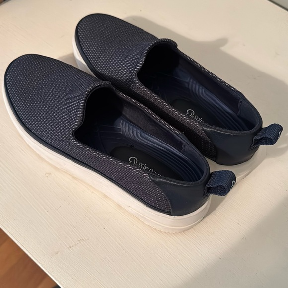 BareTraps Shoes - Navy Blue Baretraps. Size 6